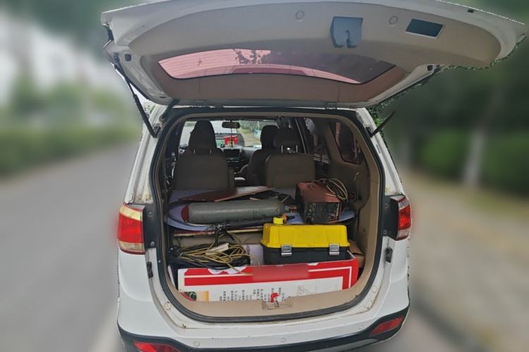 Used Baojun 730 2014 1.5L manual luxury trim 7 seats Trunk