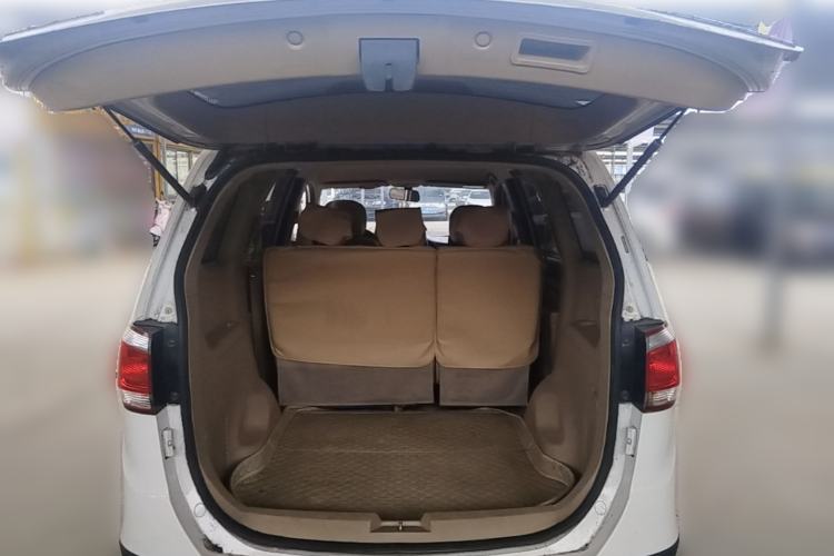 Used Baojun 730 2014 1.5L manual standard version 5 seats Trunk