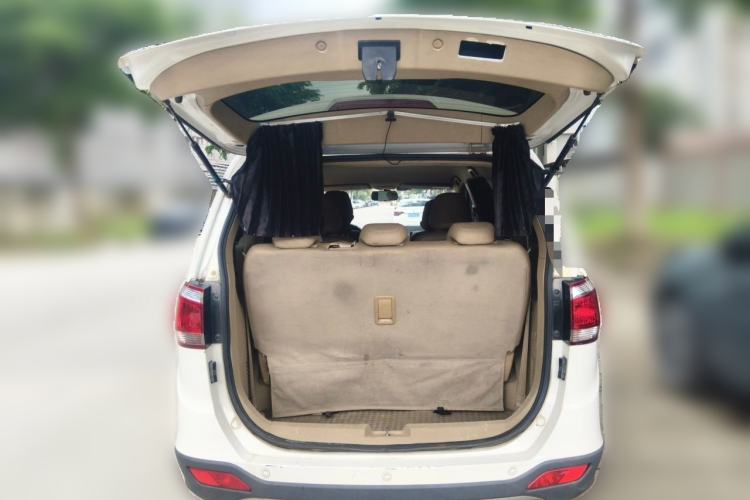 Used Baojun 730 2014 1.8L manual Comfort trim 7-seater Trunk