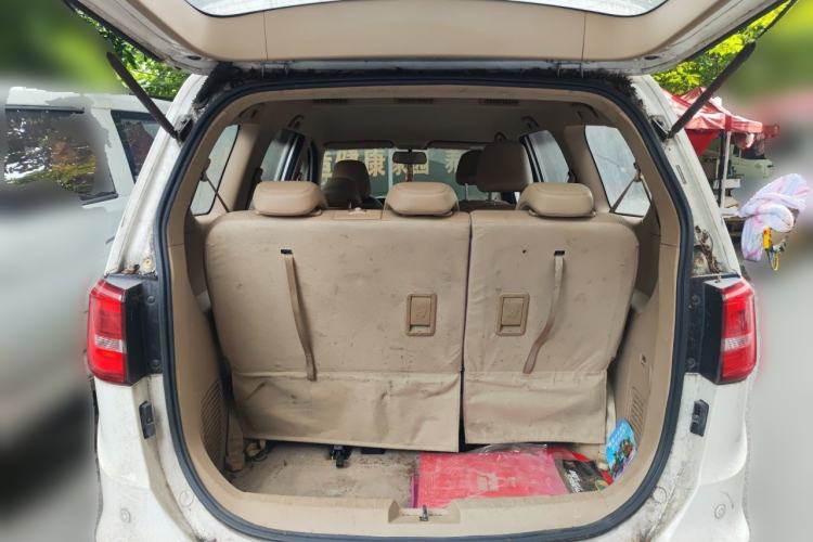 Used Baojun 730 2014 1.5L manual Comfort version 7 seats Trunk