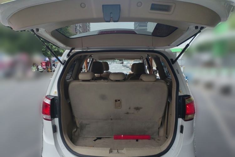 Used Baojun 730 2014 1.5L manual Comfort version 7 seats Trunk