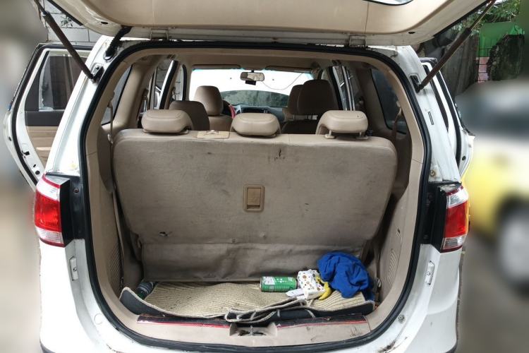 Used Baojun 730 2014 1.5L manual Comfort version 7 seats Trunk