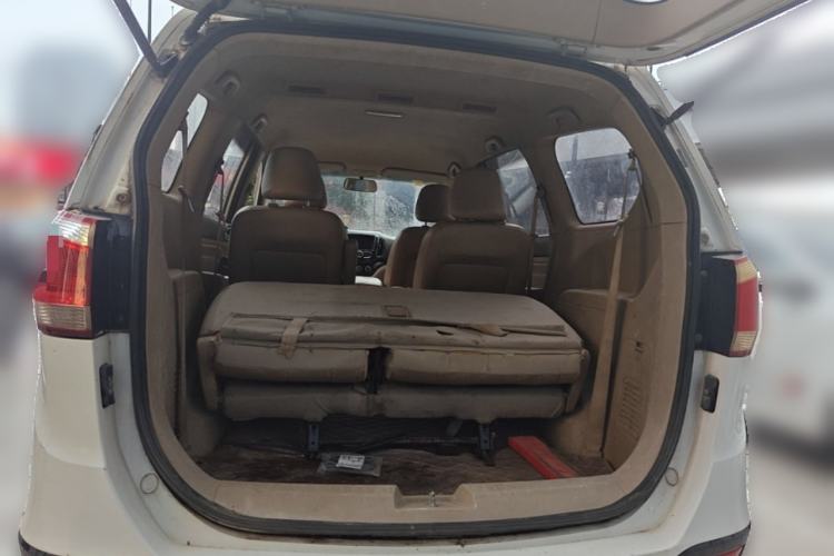 Used Baojun 730 2014 1.8L manual Comfort trim 7-seater Trunk