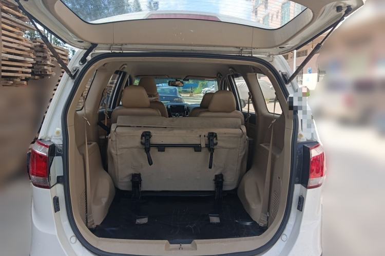 Used Baojun 730 2014 1.5L manual Comfort version 7 seats Trunk