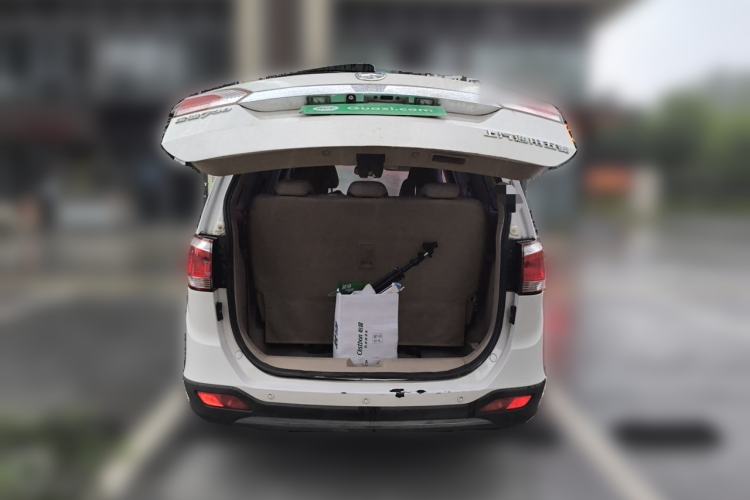 Used Baojun 730 2014 1.5L manual Comfort version 7 seats Trunk