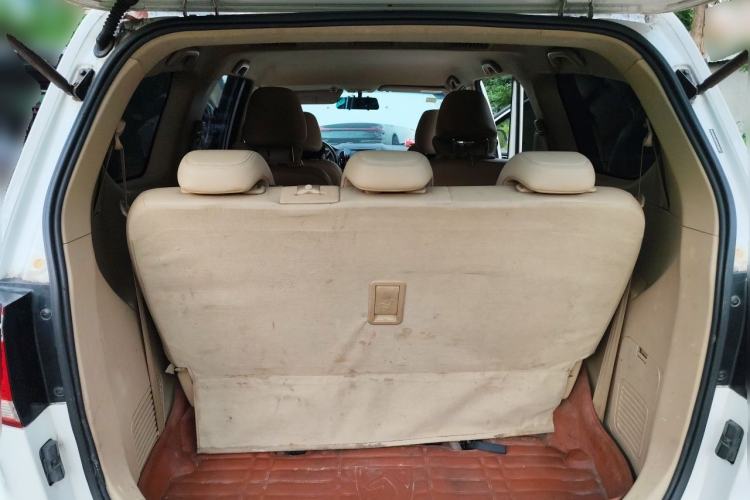 Used Baojun 730 2014 1.5L manual Comfort ESP version 7 seats Trunk