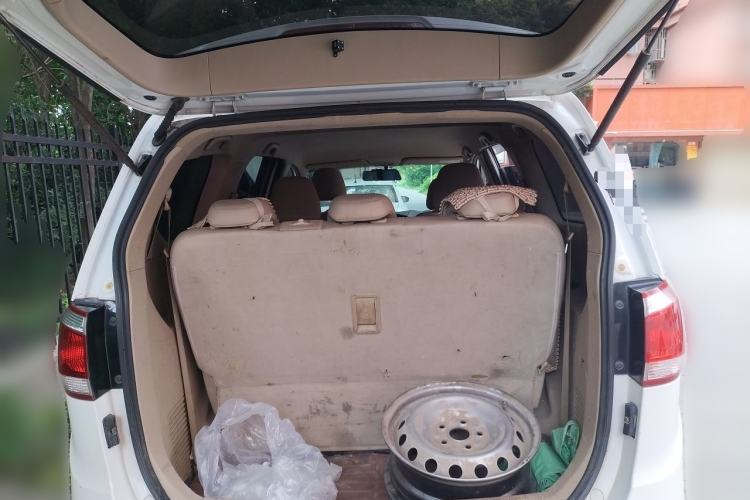 Used Baojun 730 2014 1.5L manual Comfort version 7 seats Trunk