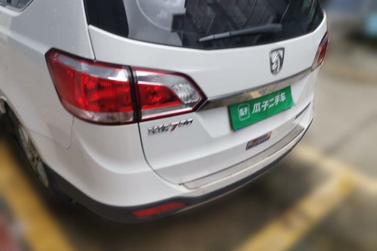 Used Baojun 730 2014 1.5L manual Comfort version 7 seats Trunk