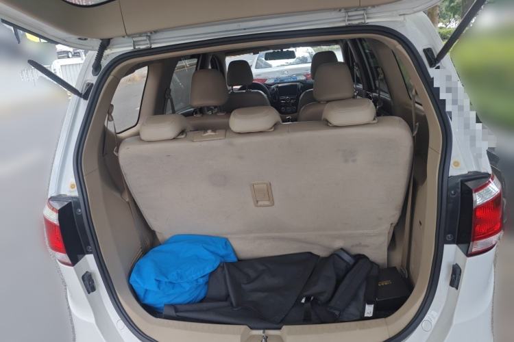 Used Baojun 730 2014 1.5L manual Comfort version 7 seats Trunk