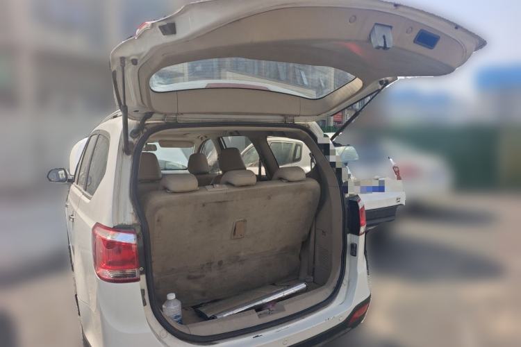 Used Baojun 730 2014 1.5L manual luxury trim 7 seats Trunk