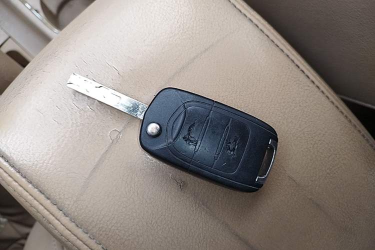 Used Baojun 730 2014 1.5L Manual Luxury Navigation ESP Version 7 Seats Vehicle Key