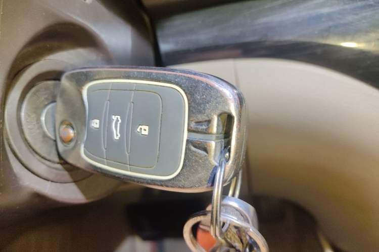 Used Baojun 730 2014 1.5L manual luxury trim 7 seats Vehicle Key