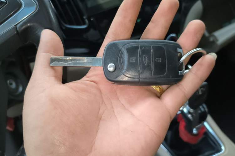 Used Baojun 730 2014 1.5L Manual Luxury Navigation ESP Version 7 Seats Vehicle Key