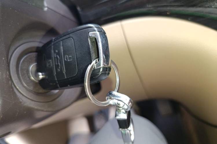 Used Baojun 730 2014 1.5L manual luxury trim 7 seats Vehicle Key