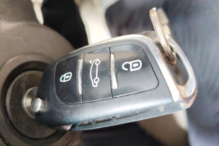Used Baojun 730 2014 1.5L manual Comfort version 7 seats Vehicle Key