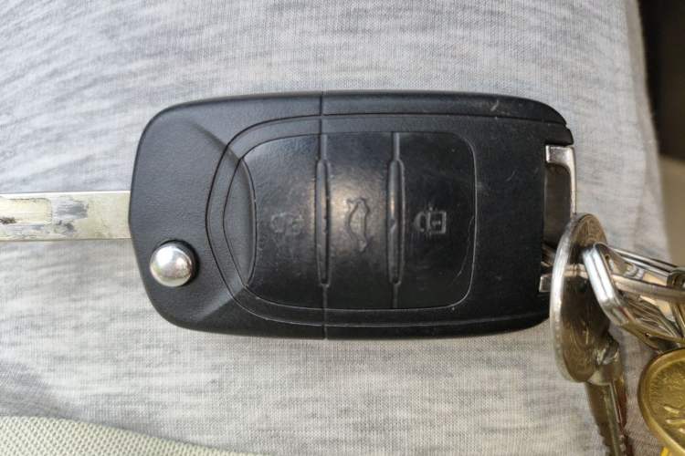 Used Baojun 730 2014 1.5L Manual Luxury Navigation ESP Version 7 Seats Vehicle Key