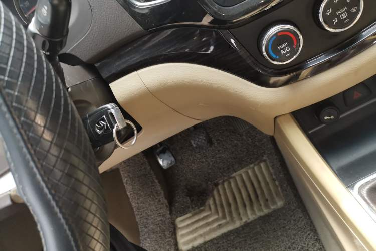 Used Baojun 730 2014 1.5L manual Comfort version 7 seats Vehicle Key