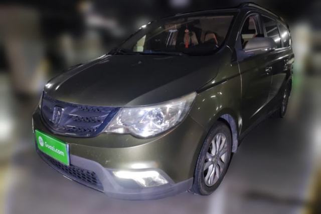 Używany Baojun 730 2014 1.5L Manual Luxury Navigation ESP Version 7 Seats