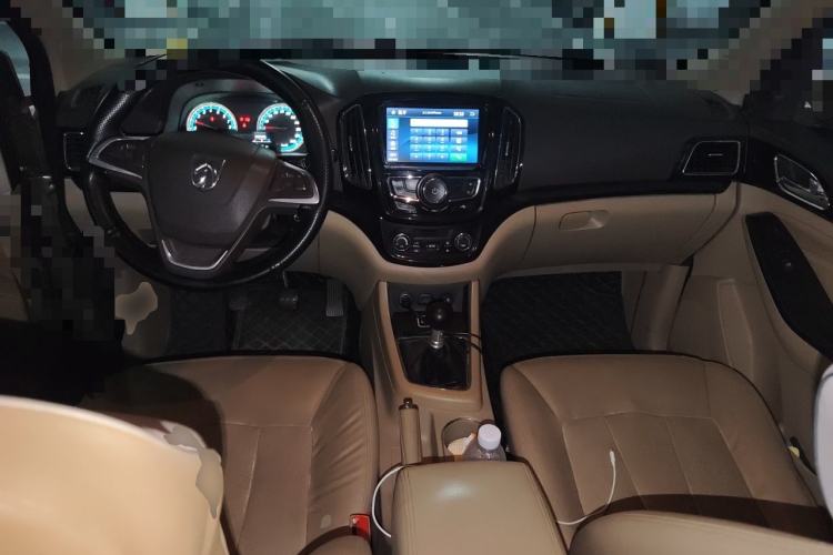 Used Baojun 730 2014 1.5L Manual Luxury Navigation ESP Version 7 Seats Center Console