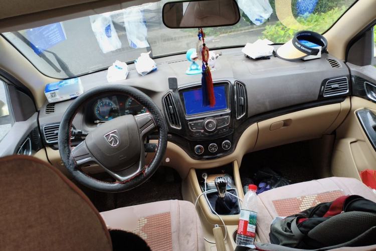 Used Baojun 730 2014 1.5L manual Comfort version 7 seats Center Console
