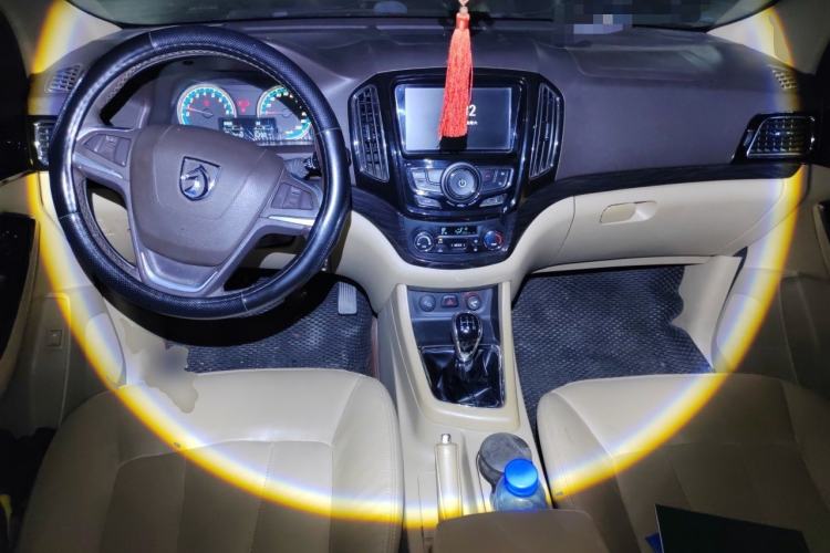 Used Baojun 730 2014 1.5L Manual Luxury Navigation ESP Version 7 Seats Center Console