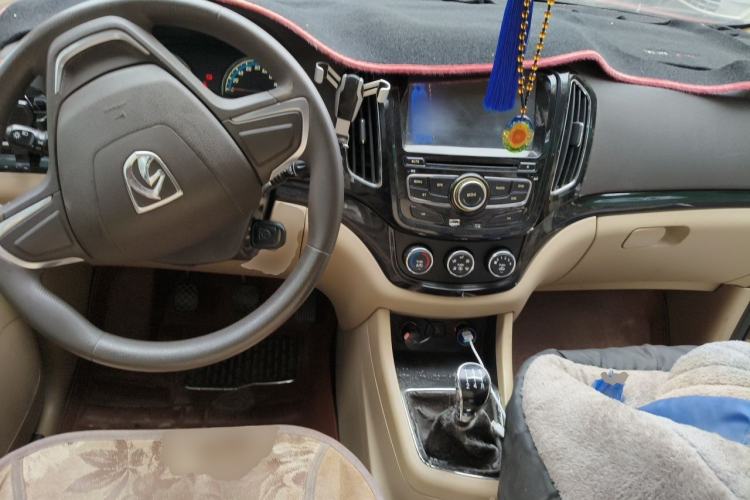 Used Baojun 730 2014 1.5L manual Comfort ESP version 7 seats Center Console