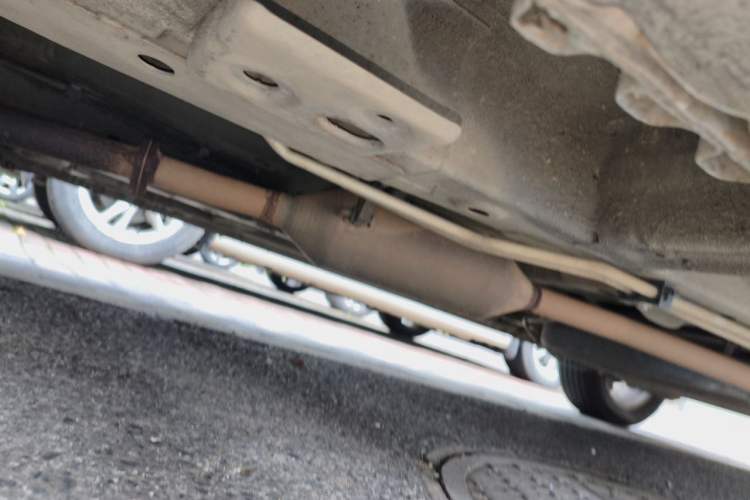 Used Baojun 730 2014 1.5L manual Comfort version 7 seats Chassis Front Left