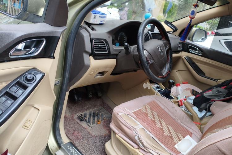 Used Baojun 730 2014 1.5L manual Comfort version 7 seats Driver Seat
