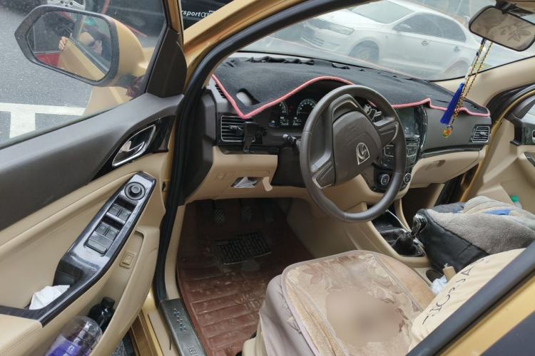 Used Baojun 730 2014 1.5L manual Comfort ESP version 7 seats Driver Seat