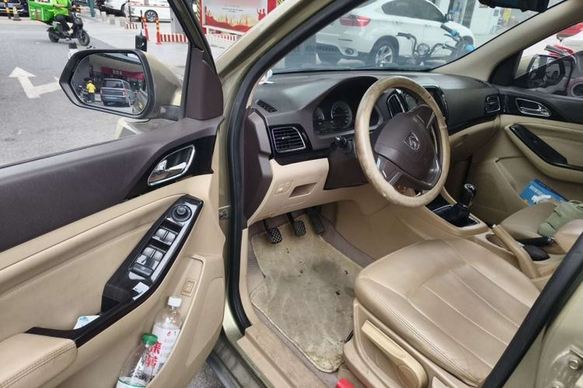 Used Baojun 730 2014 1.5L manual Comfort version 7 seats Driver Seat