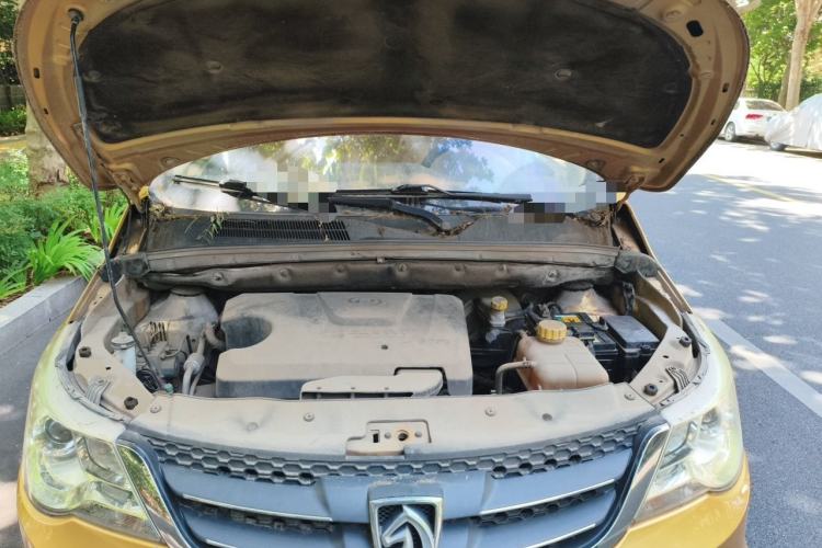 Used Baojun 730 2014 1.5L manual Comfort version 7 seats Engine Bay