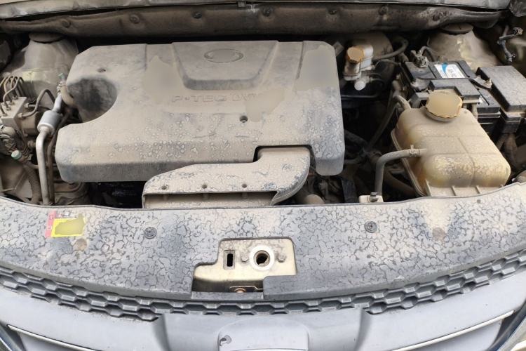 Used Baojun 730 2014 1.5L manual Comfort version 7 seats Engine Bay