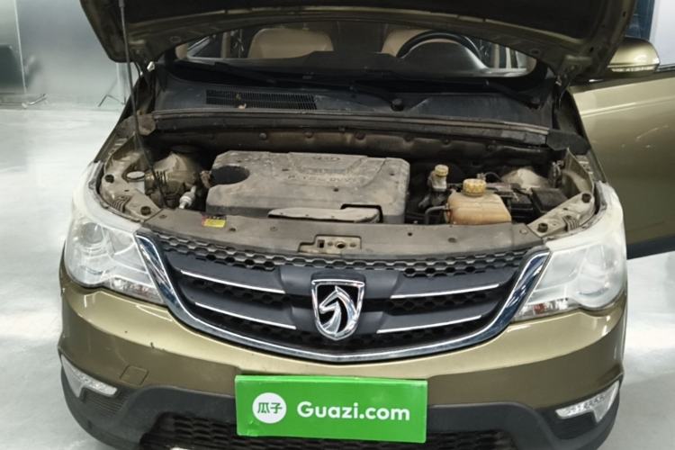 Used Baojun 730 2014 1.5L manual Comfort version 7 seats Engine Bay