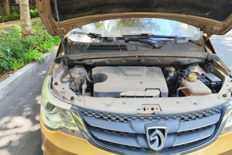 Used Baojun 730 2014 1.5L manual Comfort version 7 seats Engine Bay Right