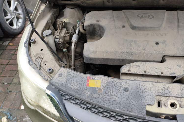 Used Baojun 730 2014 1.5L manual Comfort version 7 seats Engine Bay Right