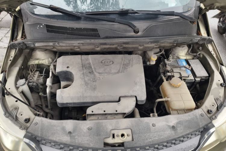 Used Baojun 730 2014 1.5L manual Comfort version 7 seats Engine Bay
