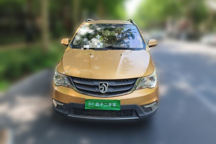Used Baojun 730 2014 1.5L manual Comfort version 7 seats Front