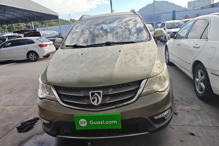 Used Baojun 730 2014 1.5L manual Comfort version 7 seats Front