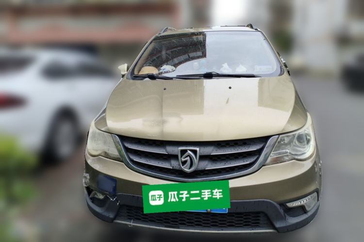 Used Baojun 730 2014 1.5L manual Comfort version 7 seats Front