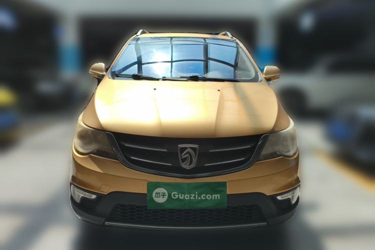 Used Baojun 730 2014 1.5L manual luxury trim 7 seats Front