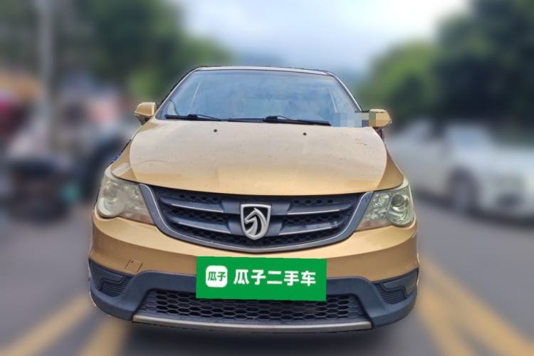 Used Baojun 730 2014 1.5L manual standard trim 7 seats Front