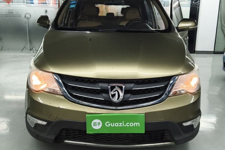 Used Baojun 730 2014 1.5L manual Comfort version 7 seats Front