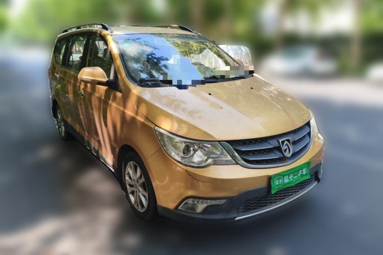 Used Baojun 730 2014 1.5L manual Comfort version 7 seats Front Right 45 Deg