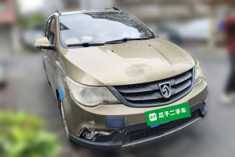 Used Baojun 730 2014 1.5L manual Comfort version 7 seats Front Right 45 Deg