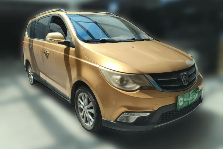 Used Baojun 730 2014 1.5L manual luxury trim 7 seats Front Right 45 Deg