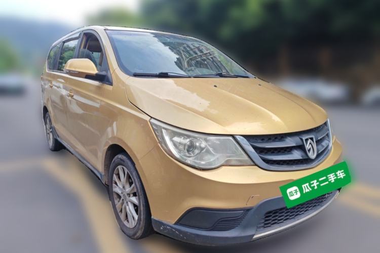 Used Baojun 730 2014 1.5L manual standard trim 7 seats Front Right 45 Deg