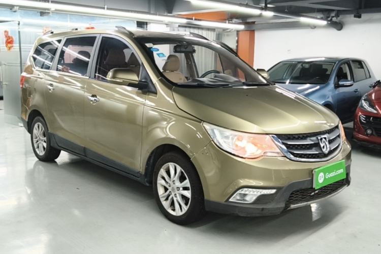 Used Baojun 730 2014 1.5L manual Comfort version 7 seats Front Right 45 Deg