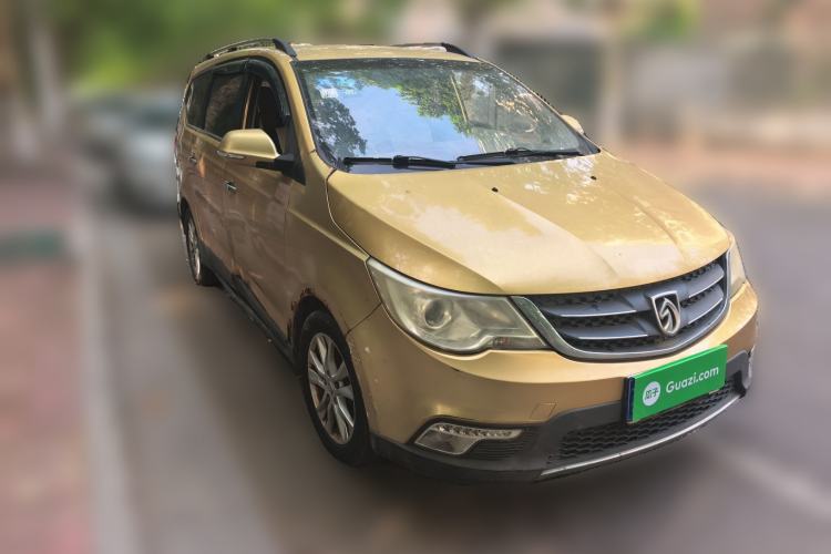 Used Baojun 730 2014 1.5L manual Comfort ESP version 7 seats Front Right 45 Deg