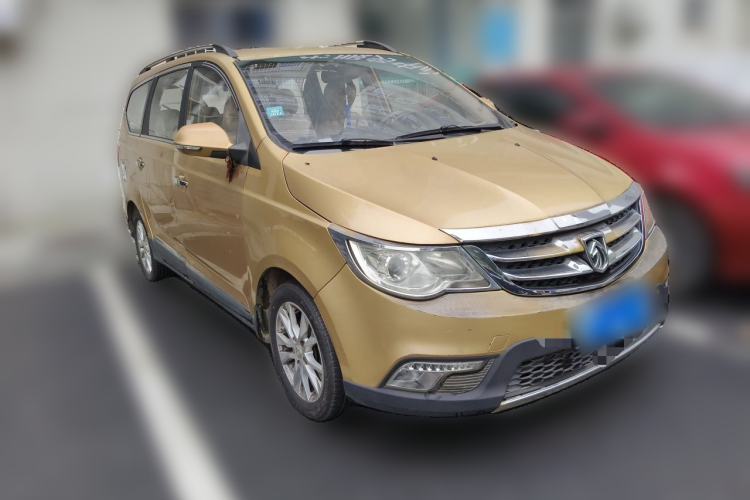 Used Baojun 730 2014 1.5L manual Comfort ESP version 7 seats Front Right 45 Deg