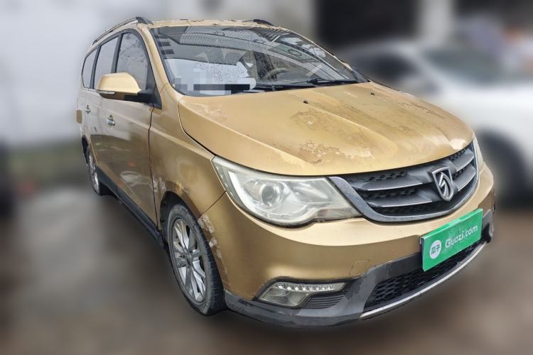 Used Baojun 730 2014 1.5L manual Comfort ESP version 7 seats Front Right 45 Deg